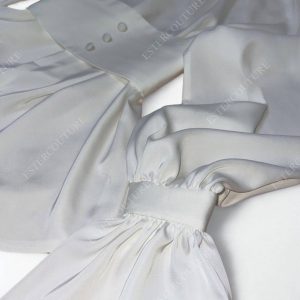 Элегантная женская блуза с высокой горловиной